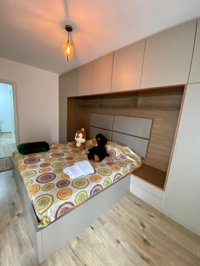 Elegant Apartment In City Centre Pristina Exterior foto