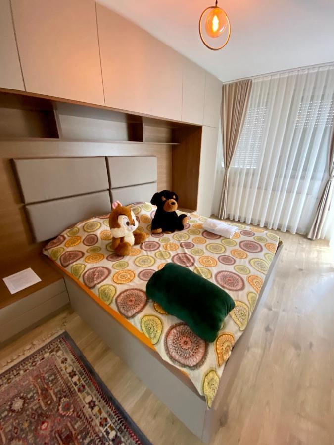 Elegant Apartment In City Centre Pristina Exterior foto