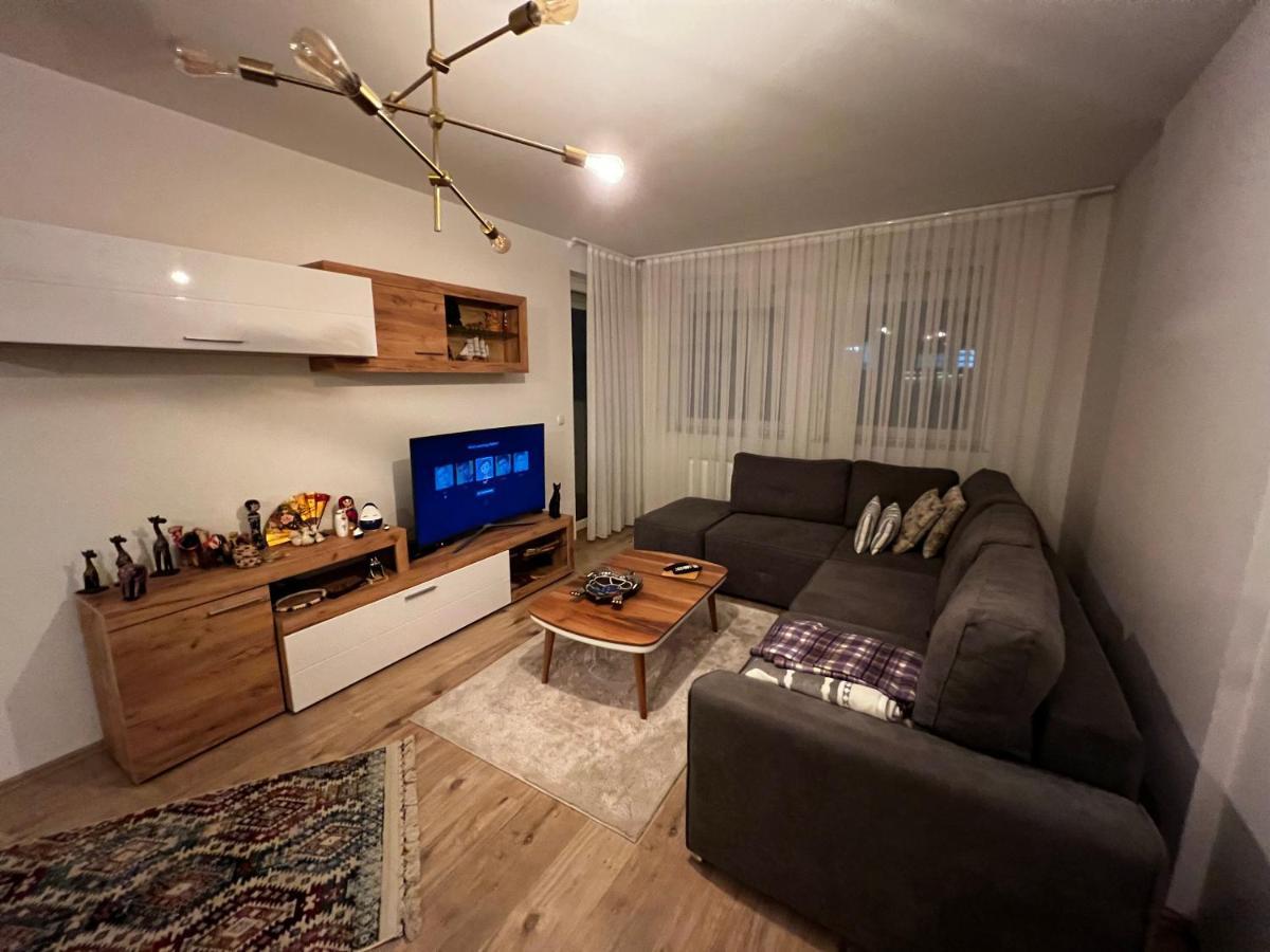 Elegant Apartment In City Centre Pristina Exterior foto