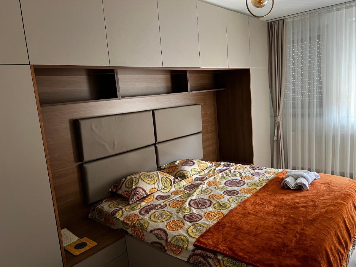 Elegant Apartment In City Centre Pristina Exterior foto