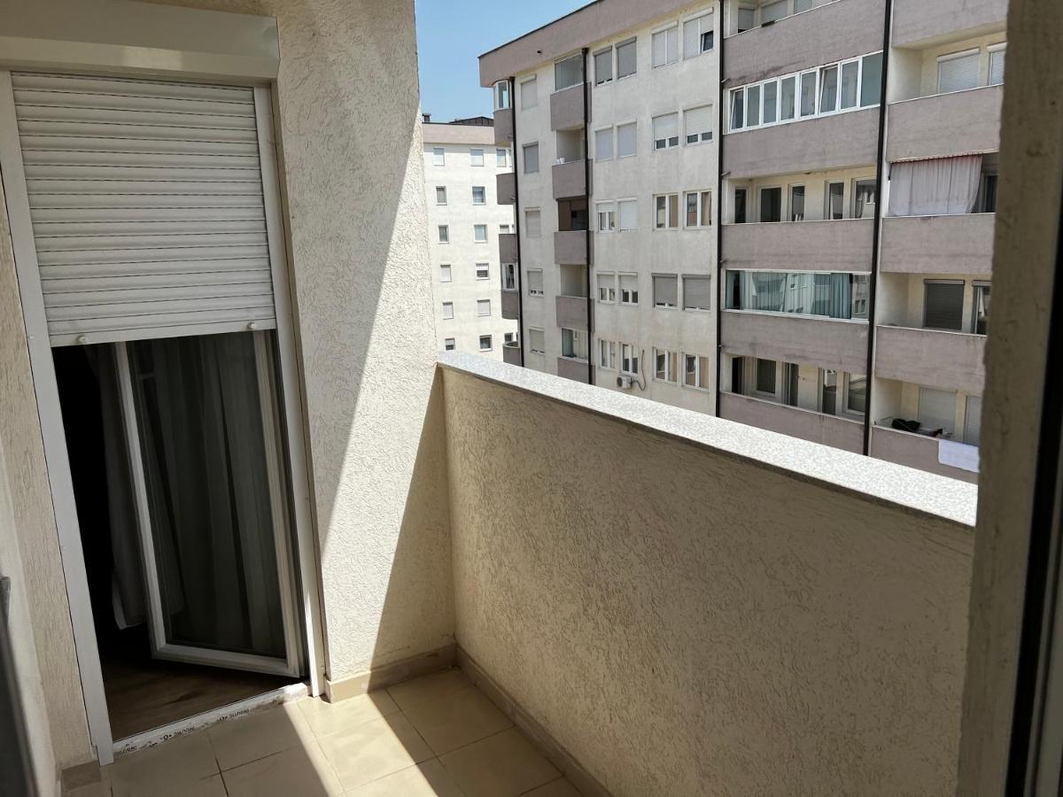 Elegant Apartment In City Centre Pristina Exterior foto
